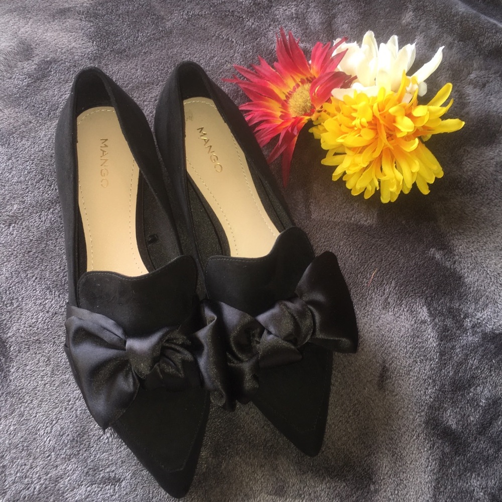 Mango B.N.W.B. Ladies Bow Black Flat Shoes Size:37